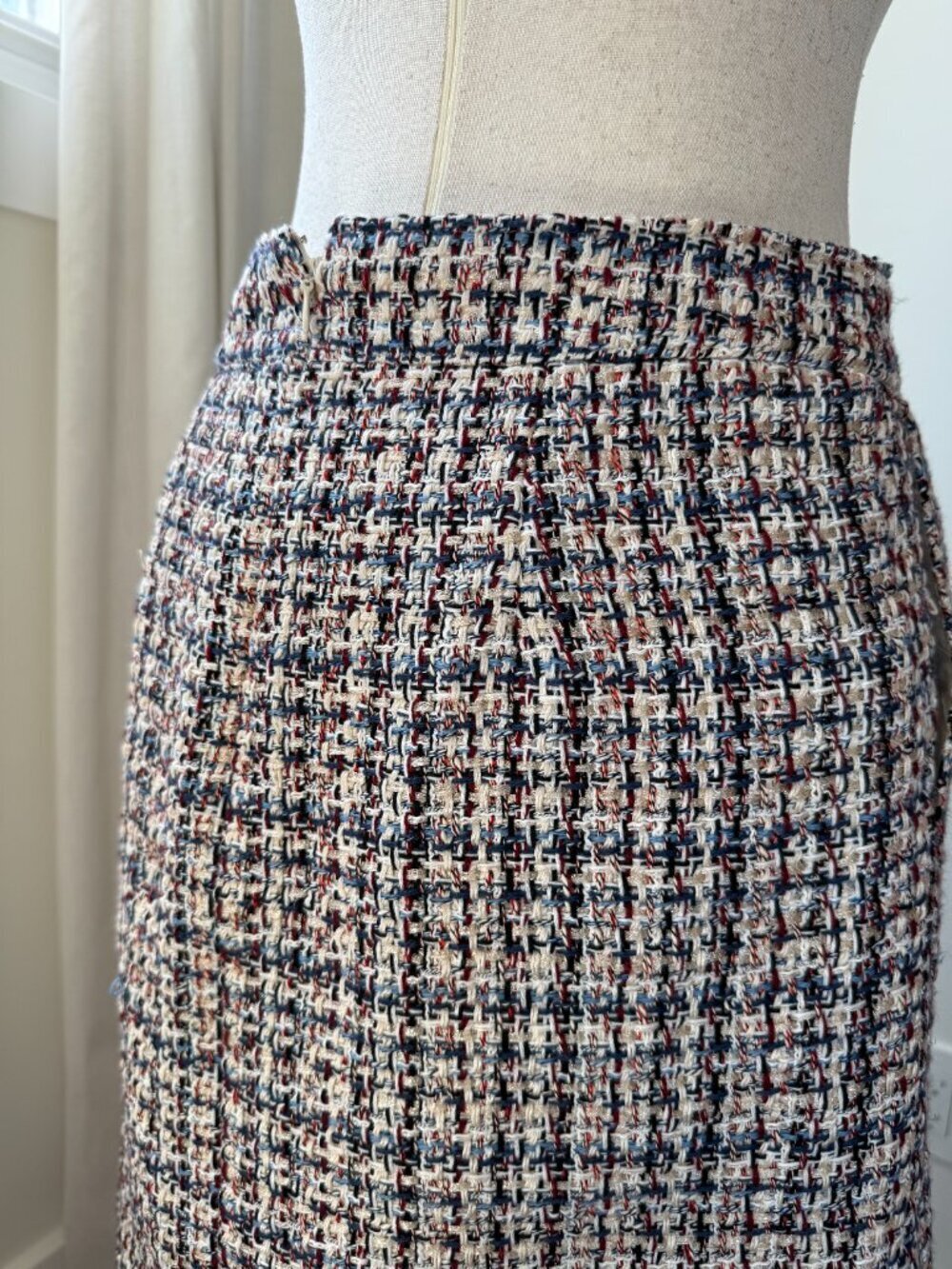 LOFT Tweed Mini Skirt Size 4 | Lined Textured Bouclé | Business Casual Chic - Picture 7 of 10